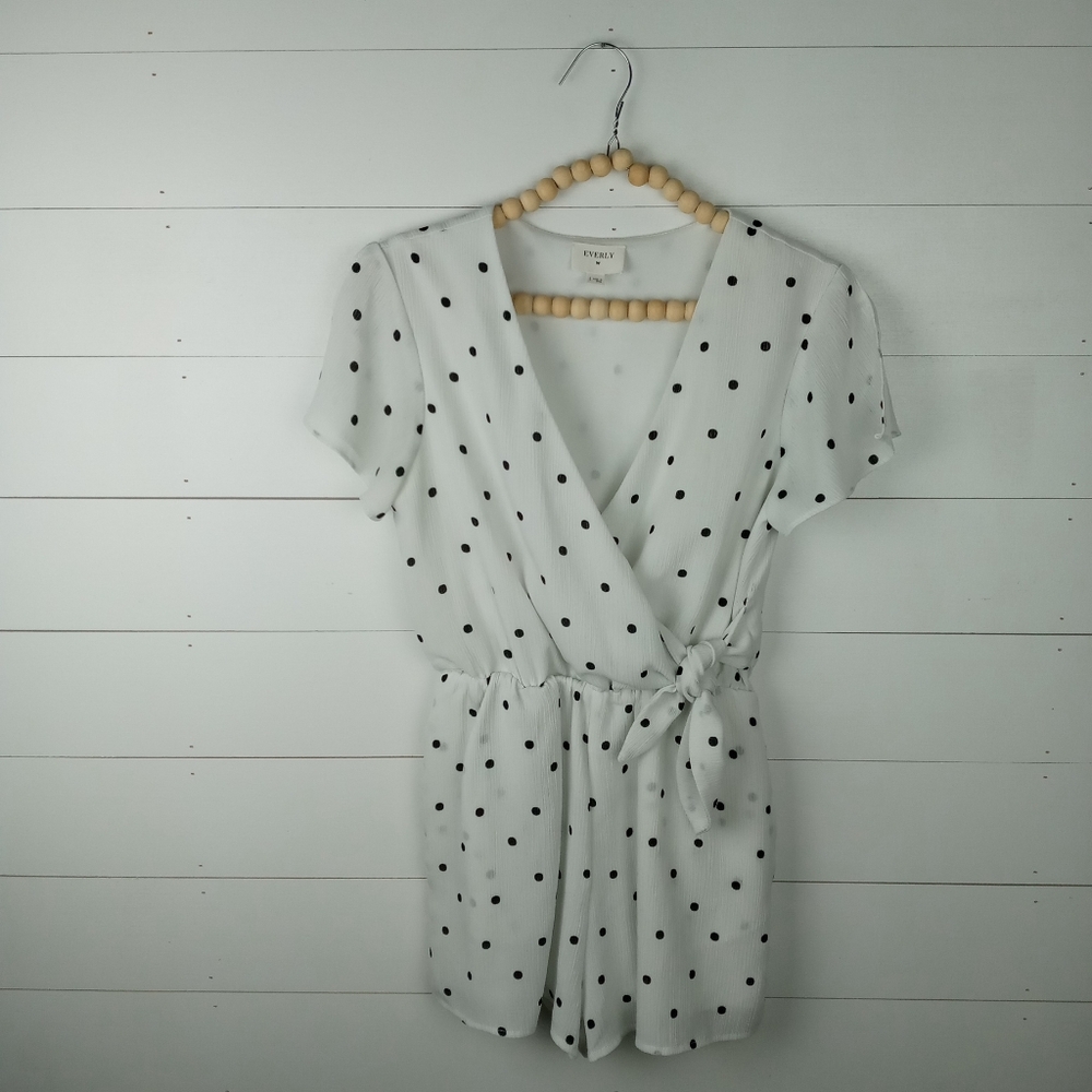 Everly womens size S white black polka dot flowy romper white crinkled, wrap